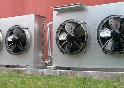 Unità esterne di refrigeratori per impianto climatizzazione. Milano