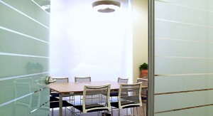 progetto-sala-riunioni-parete-vetrata